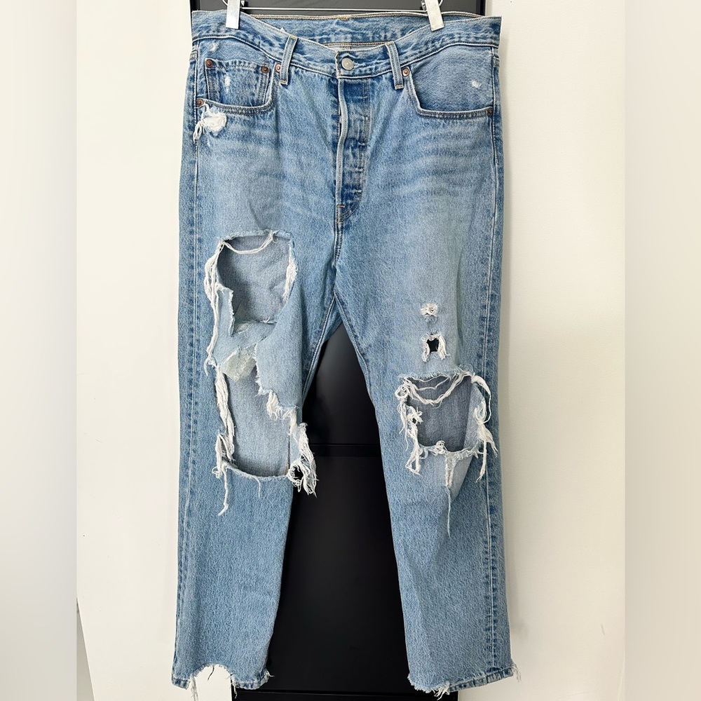 Levi 501s high rise baggy ripped jeans | Size 29